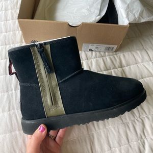 UGG mini zip boot